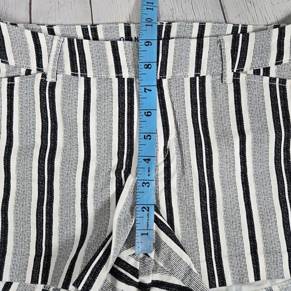 Old Navy Pixie Chino Shorts Black White Stripe Womens‎ Size 4 - Picture 8 of 9